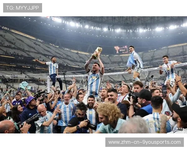 迈阿密国际庆典震撼全场，梅西捧杯时刻登上全球热搜